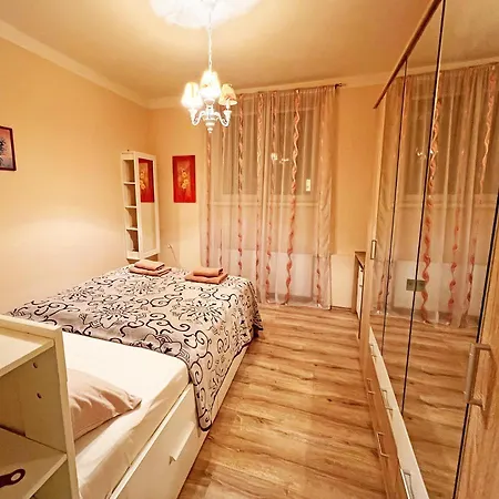 Jurincom Apartment *