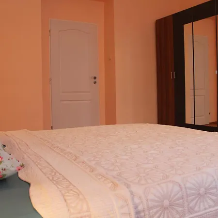 Apartment Jurincom *